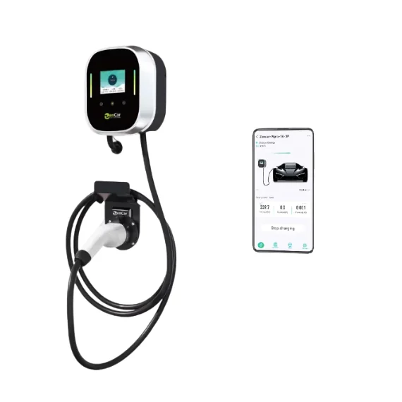 Zencar 11 kW fali töltő Type 2 kábellel és a Smart Life alkalmazás a telefonon